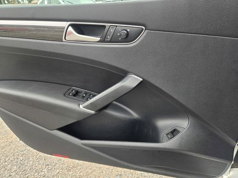 Used 2018 Volkswagen Passat 2.0T SE image 24