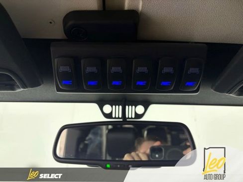 Used 2017 Jeep Wrangler Unlimited Sahara w/ Connectivity Group image 18