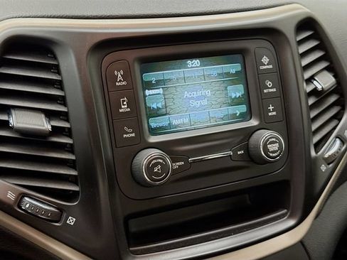 Used 2015 Jeep Cherokee Sport FWD image 14