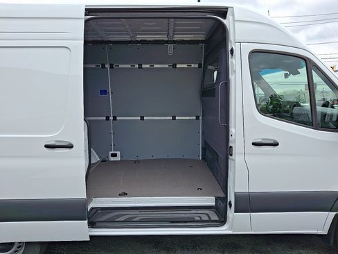 Used 2025 Mercedes-Benz Sprinter 2500 image 8