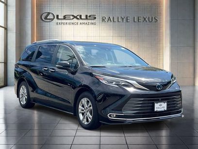 Used 2023 Toyota Sienna Platinum