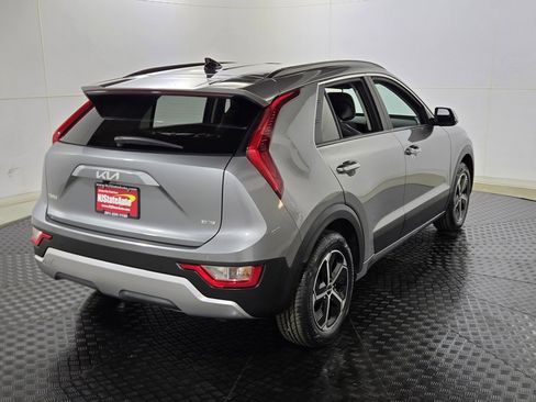 Used 2023 Kia Niro EX image 7