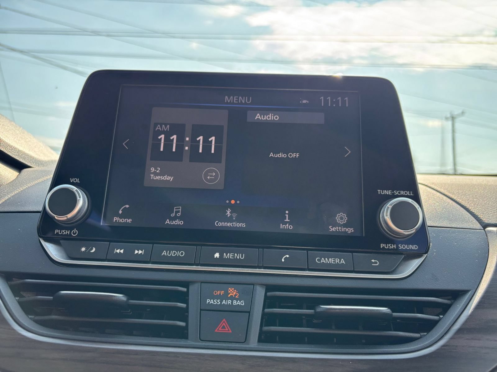 Used 2025 Nissan Altima 2.5 SV FWD image 19