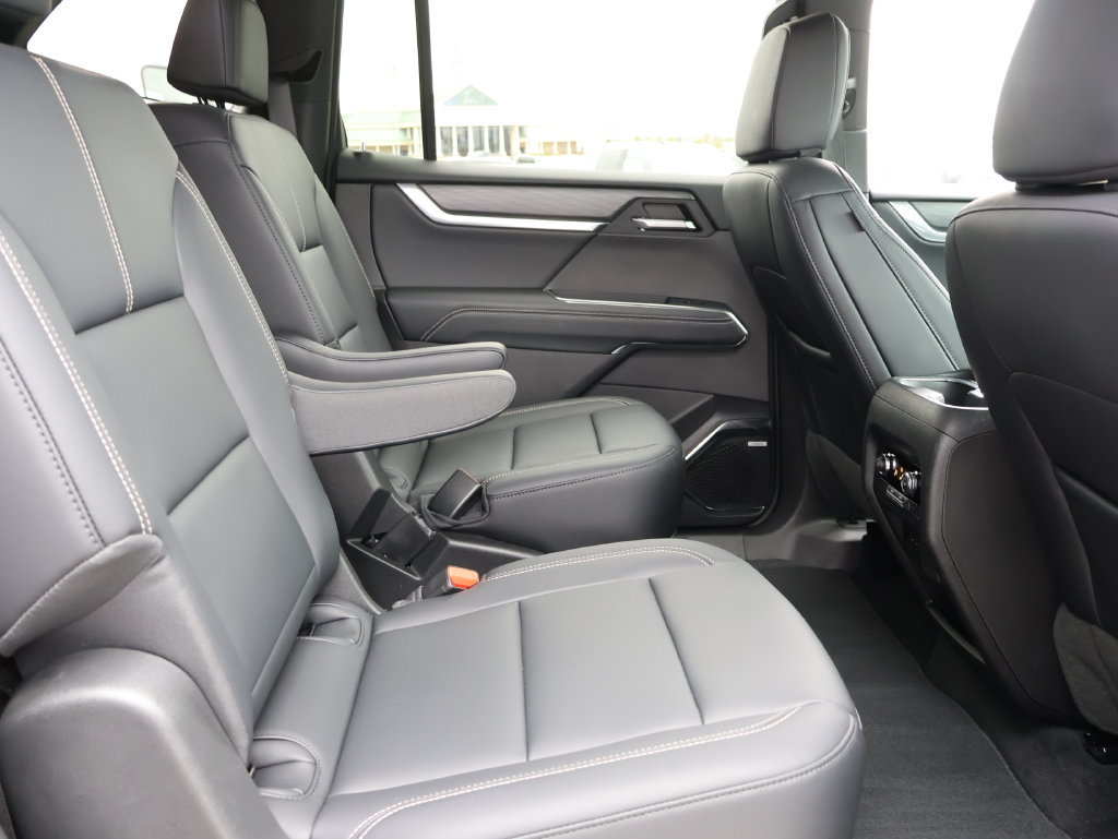 Used 2026 GMC Acadia Elevation w/ Elevation Premium Package AWD/4WD image 12