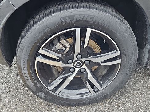 Certified 2023 Volvo XC40 B5 Plus w/ Climate Package image 30