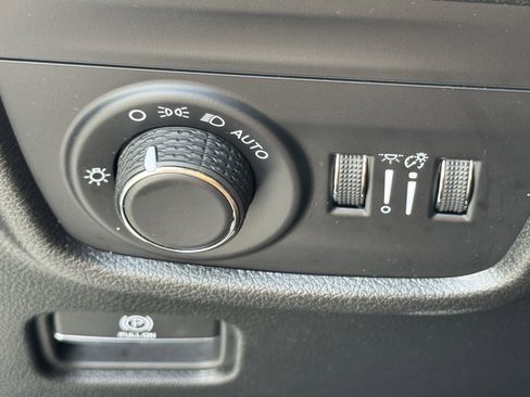 Used 2023 Jeep Grand Cherokee L Laredo image 25