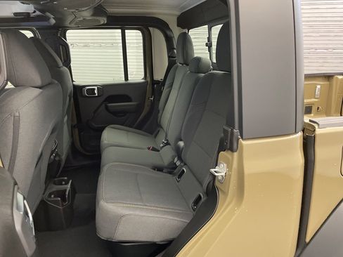 New 2026 Jeep Gladiator Sport image 16