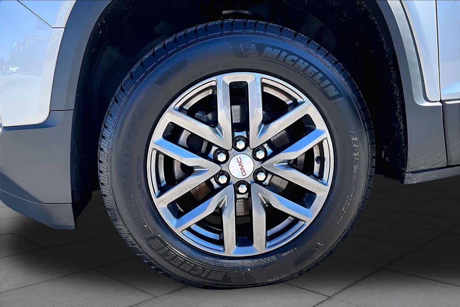 Used 2019 GMC Acadia SLT AWD/4WD image 11