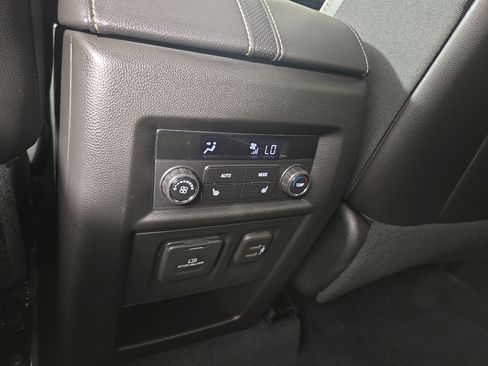 Used 2023 Chevrolet Traverse Premier AWD/4WD image 34