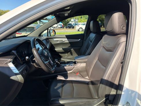 Certified 2023 Cadillac XT5 Luxury AWD/4WD image 9