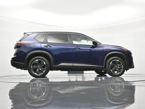 Certified 2024 Nissan Rogue SV FWD image 39