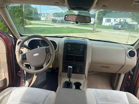 Used 2010 Ford Explorer XLT AWD/4WD image 10