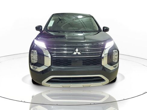 New 2025 Mitsubishi Outlander SE image 40