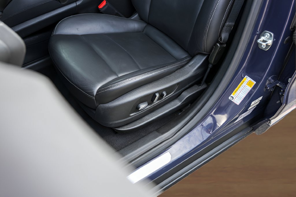 Certified 2025 Cadillac XT6 Premium Luxury FWD image 10