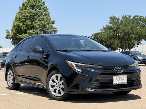 Used 2026 Toyota Corolla LE FWD image 2