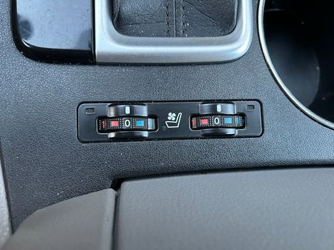 Used 2016 Toyota Highlander Limited w/ Driver Technology Package image 30