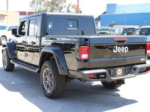 Used 2022 Jeep Gladiator Overland w/ Popular Equipment Package AWD/4WD image 3