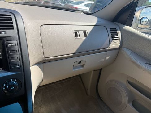 Used 2005 Kia Sedona FWD image 8