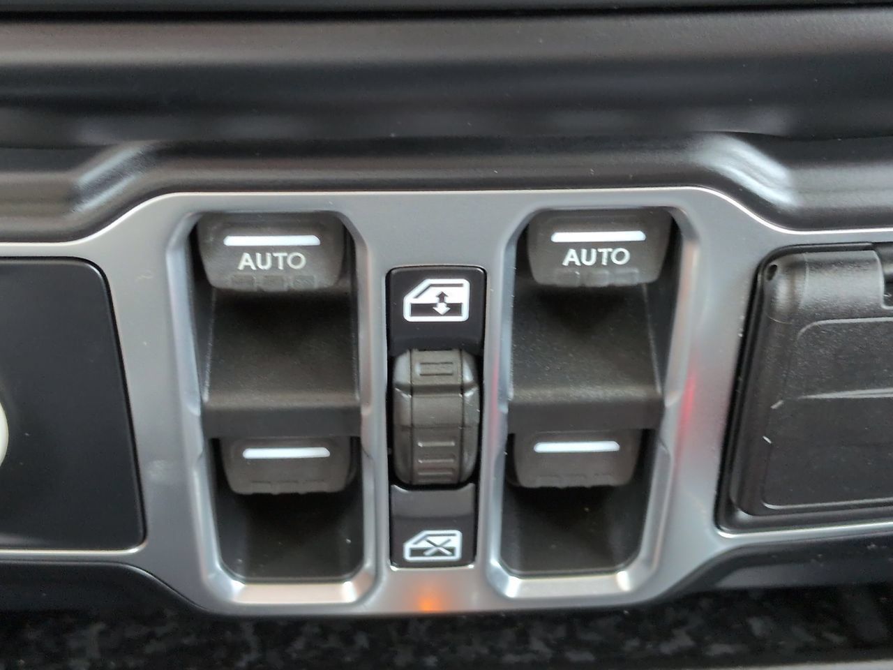Used 2019 Jeep Wrangler Unlimited Sahara AWD/4WD image 23