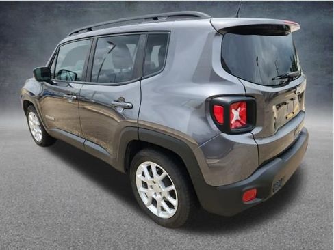 Used 2020 Jeep Renegade Latitude w/ Popular Equipment Group FWD image 7