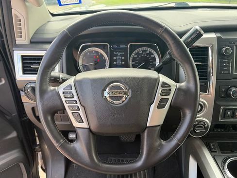 Used 2019 Nissan Titan SV w/ SV Convenience Package AWD/4WD image 19