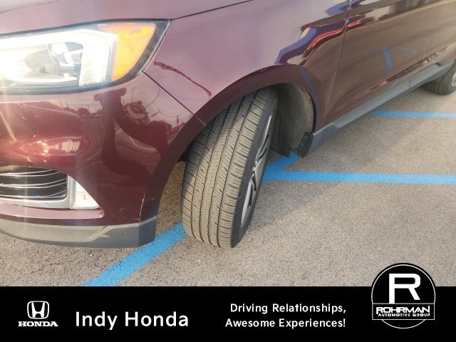 Used 2019 Ford Edge Titanium w/ Cold Weather Package FWD image 3
