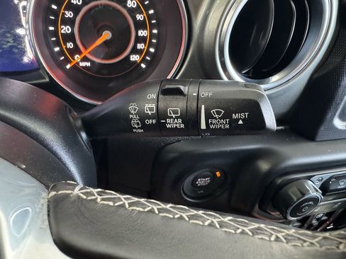 Used 2019 Jeep Wrangler Unlimited Sahara w/ Safety Group AWD/4WD image 35