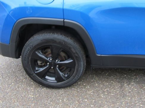 Used 2018 Jeep Cherokee Latitude w/ Altitude Package image 6