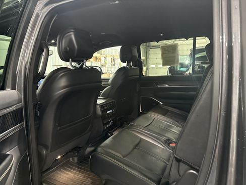 Used 2023 Jeep Wagoneer Series II w/ Convenience Group I AWD/4WD image 8