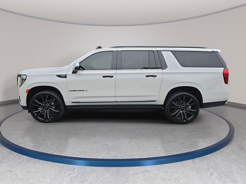 Used 2023 GMC Yukon XL Denali Ultimate AWD/4WD image 8
