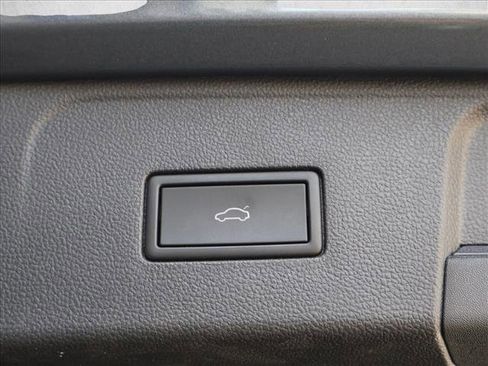 Used 2024 Volkswagen Atlas SE AWD/4WD image 7