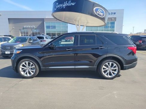 Used 2022 Ford Explorer Platinum w/ Equipment Group 601A image 3