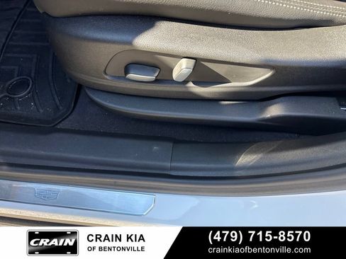 Used 2024 Cadillac XT6 Luxury AWD/4WD image 13