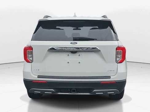 Used 2022 Ford Explorer XLT w/ Equipment Group 202A image 4
