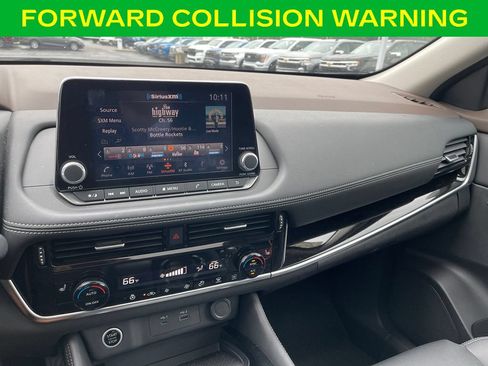 Used 2023 Nissan Rogue SL AWD/4WD image 19