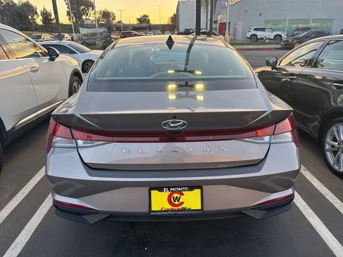 Certified 2023 Hyundai Elantra SEL w/ Convenience Package image 3