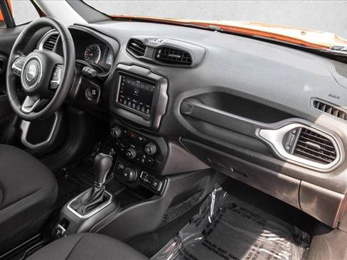 Used 2019 Jeep Renegade Latitude AWD/4WD image 30