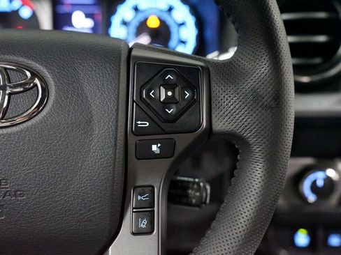 Used 2020 Toyota Tacoma TRD Off-Road w/ Technology Package image 12