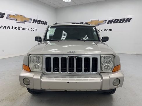 Used 2009 Jeep Commander Sport image 2