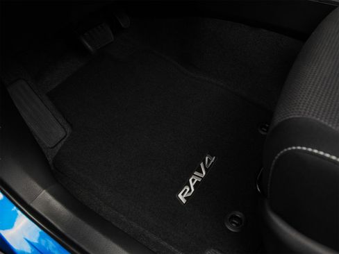 Used 2018 Toyota RAV4 XLE FWD image 37
