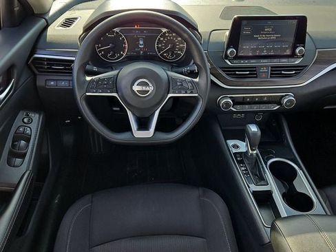 Used 2024 Nissan Altima 2.5 SV image 16