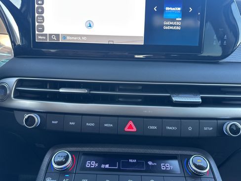 Used 2024 Hyundai Palisade Limited AWD/4WD image 28