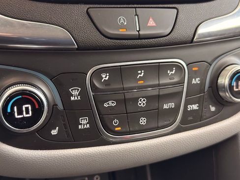 Used 2024 Chevrolet Equinox LT FWD image 29