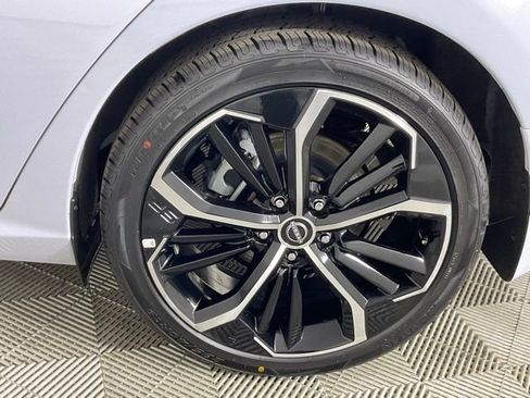 Used 2025 Nissan Altima 2.5 SR FWD image 9