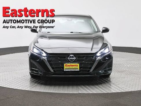 Used 2023 Nissan Altima 2.5 SV FWD image 2
