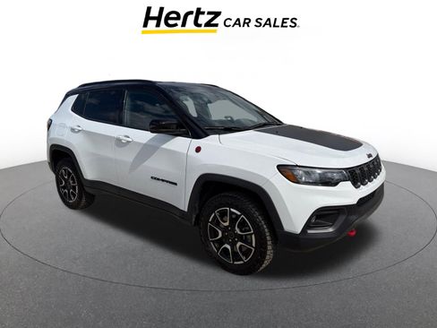 Used 2025 Jeep Compass Trailhawk image 1