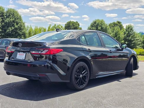 Used 2025 Toyota Camry SE AWD/4WD image 8