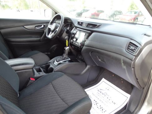 Used 2018 Nissan Rogue S image 32