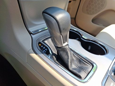 Used 2021 Jeep Grand Cherokee Limited AWD/4WD image 15