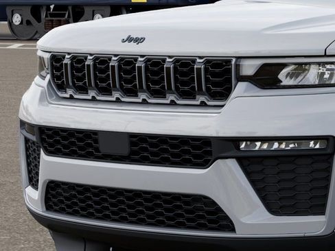 New 2026 Jeep Grand Cherokee Limited w/ Limited Altitude Package AWD/4WD image 17